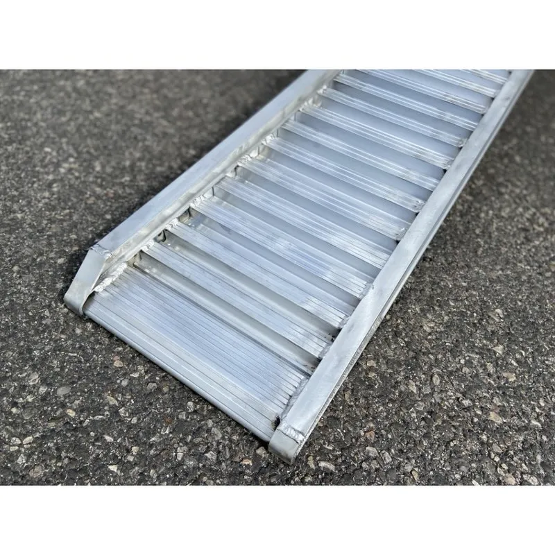 210.35 Rampas de carga en aluminio para rueda y oruga de goma | 3500 mm