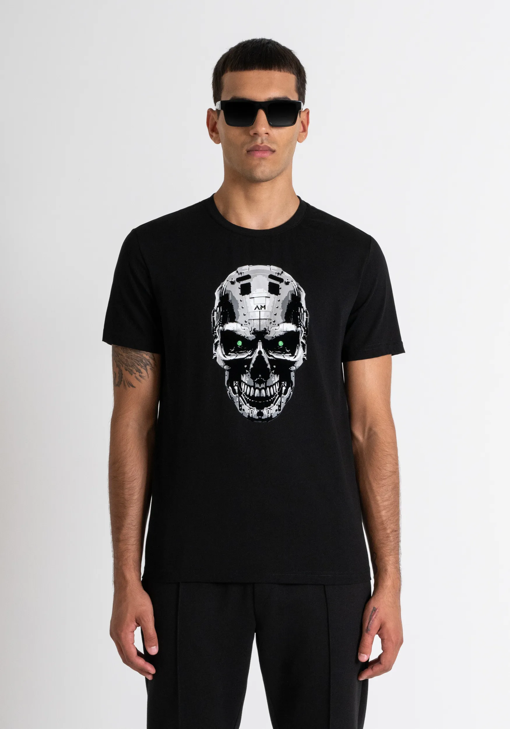 CAMISETA SLIM FIT DE JERSEY DE ALGODÓN NEGRO CON ESTAMPADO DE CALAVERA CIBERNÉTICA
